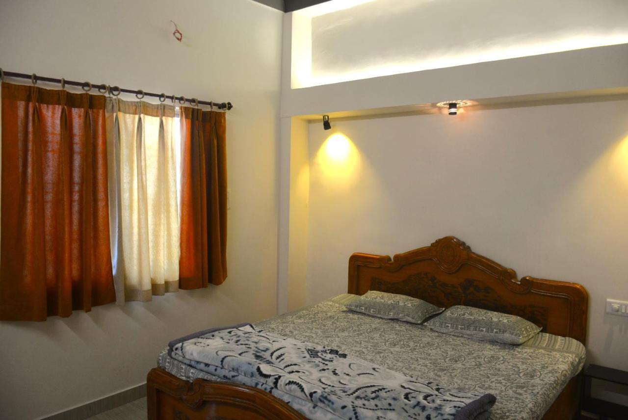 Malaiya Homestay - Grandeur Living Experience Jabalpur Bagian luar foto